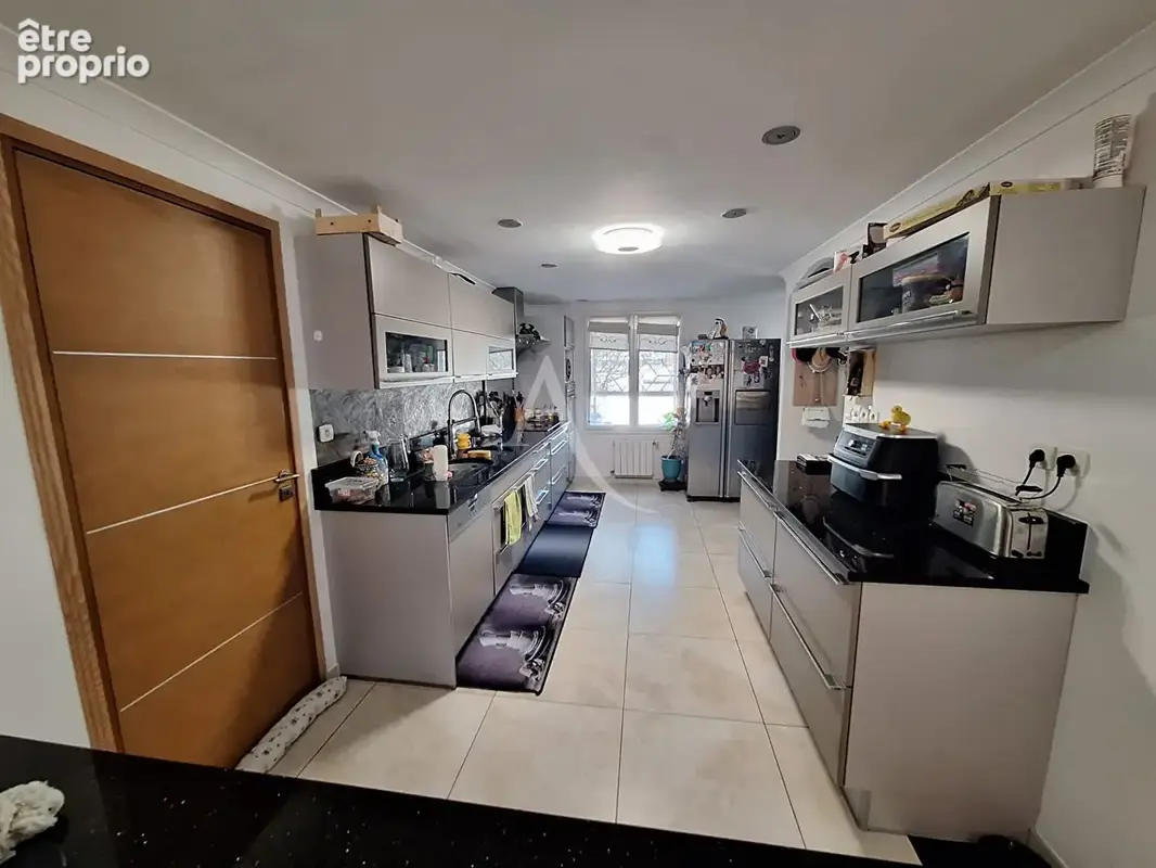 À vendre ? maison traditionnelle avec piscine, jardin et garage - photo 16