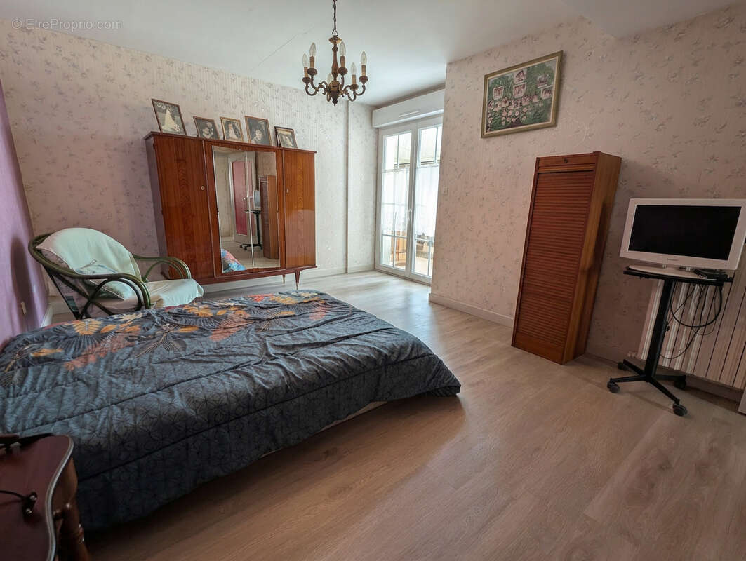 Maison XV° siècle - 6.176 m² de terrain - photo 3