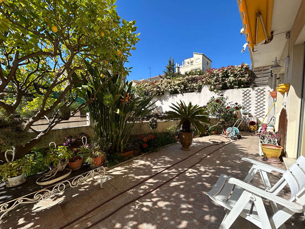 Appartement à SAINT-LAURENT-DU-VAR