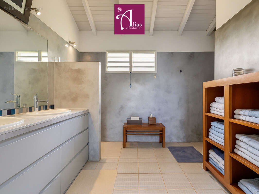 Maison à PETIT-BOURG