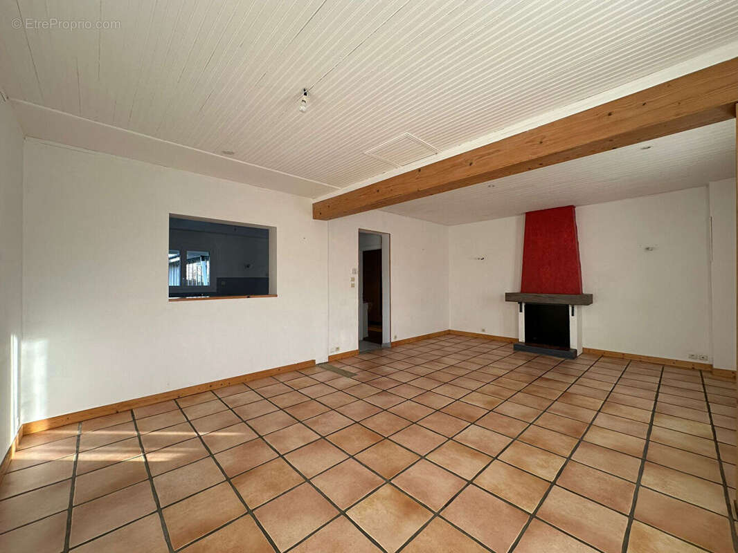 Maison à COMMEQUIERS