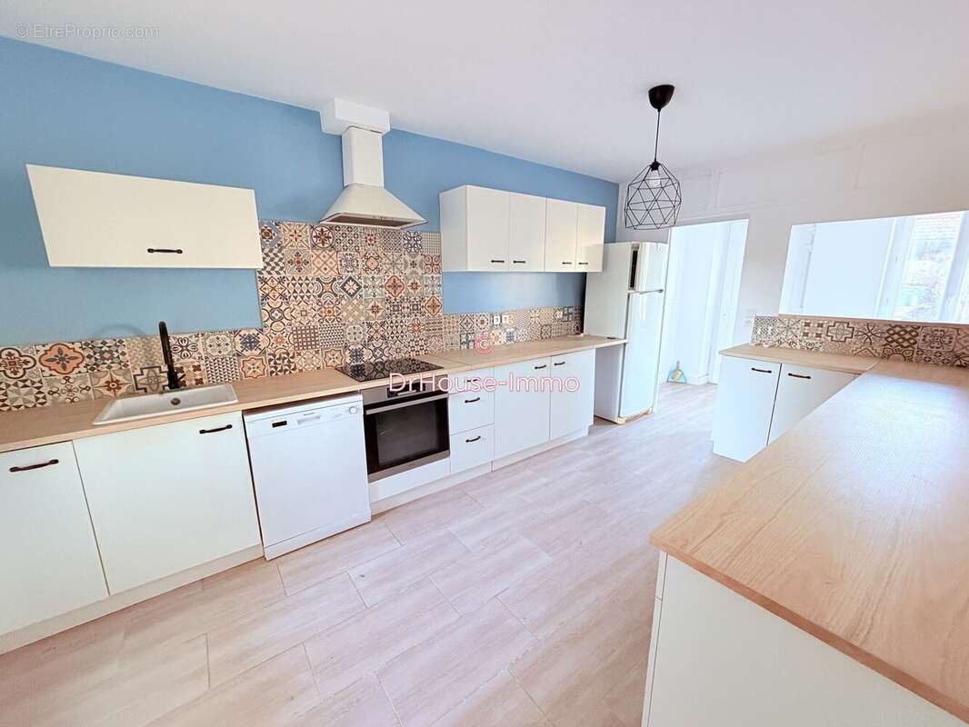 Maison 120 m² à Saint-Laurent-Medoc  - photo 2