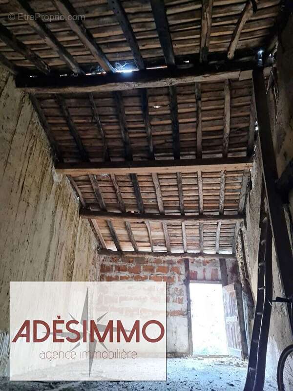 Parking à SAINT-YBARS