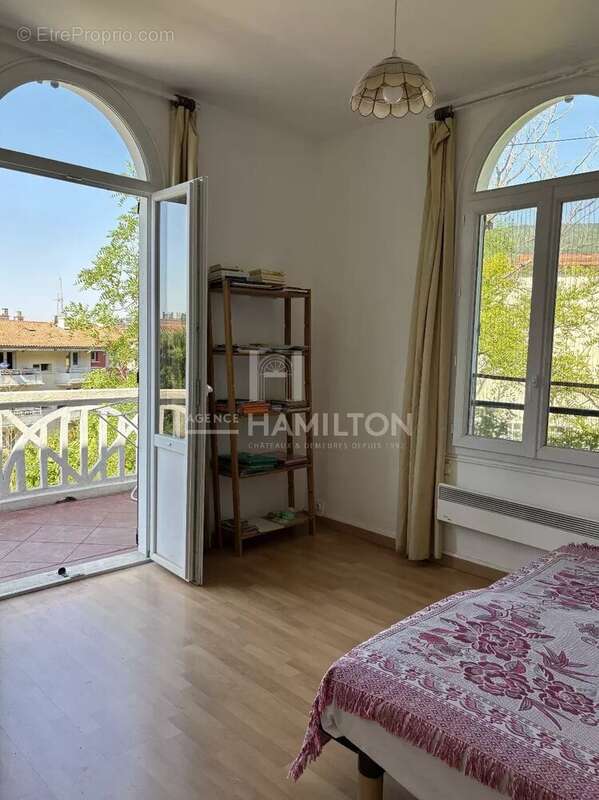 Maison à CHATEAUNEUF-GRASSE