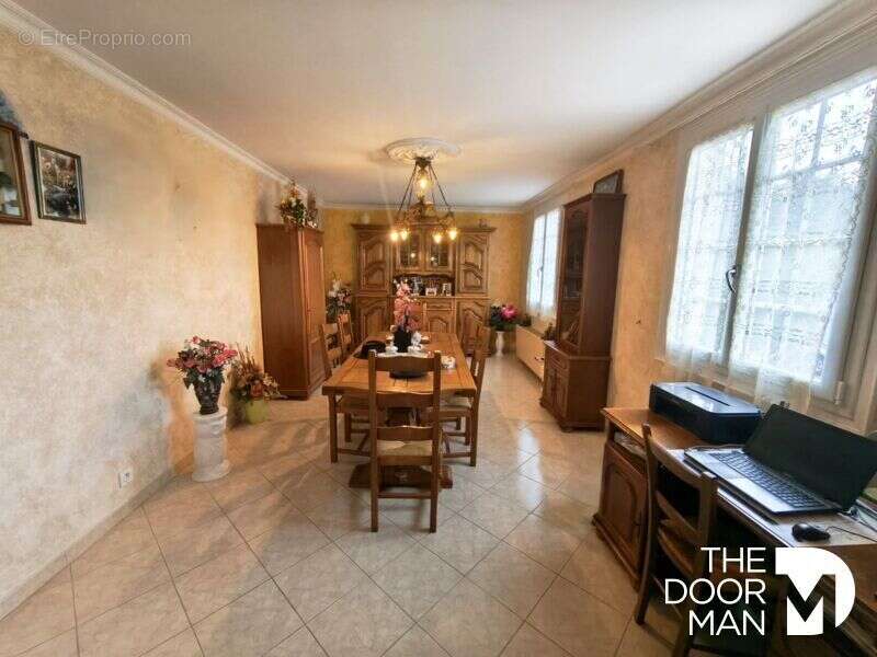 Maison à NEAUPHE-SOUS-ESSAI