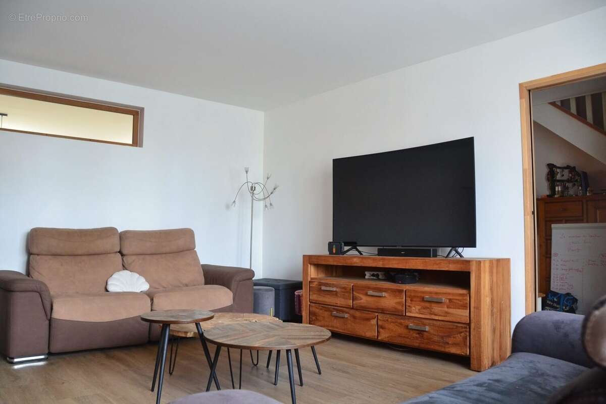 Maison à PERIGNAT-LES-SARLIEVE