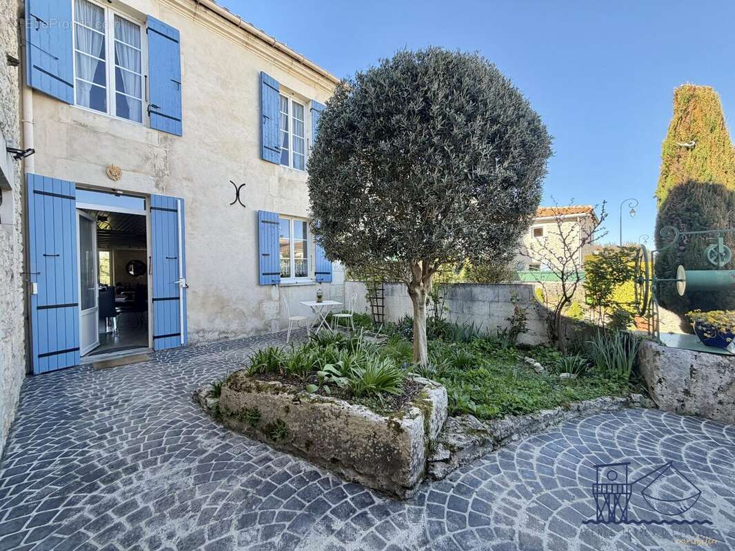Maison à GREZAC