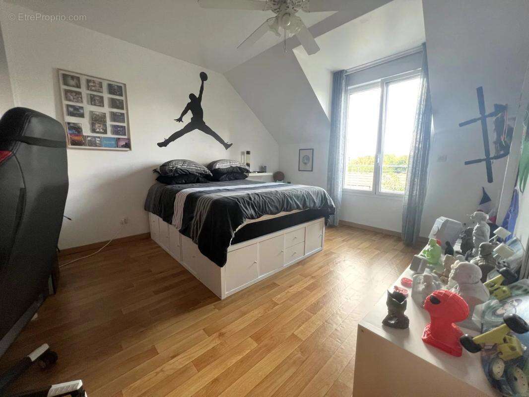 Maison à LES CLAYES-SOUS-BOIS