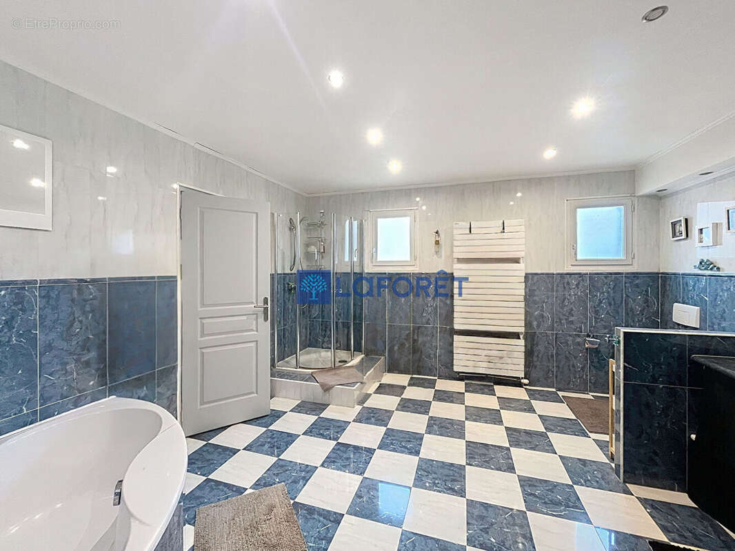 Maison à VAUX-LE-PENIL