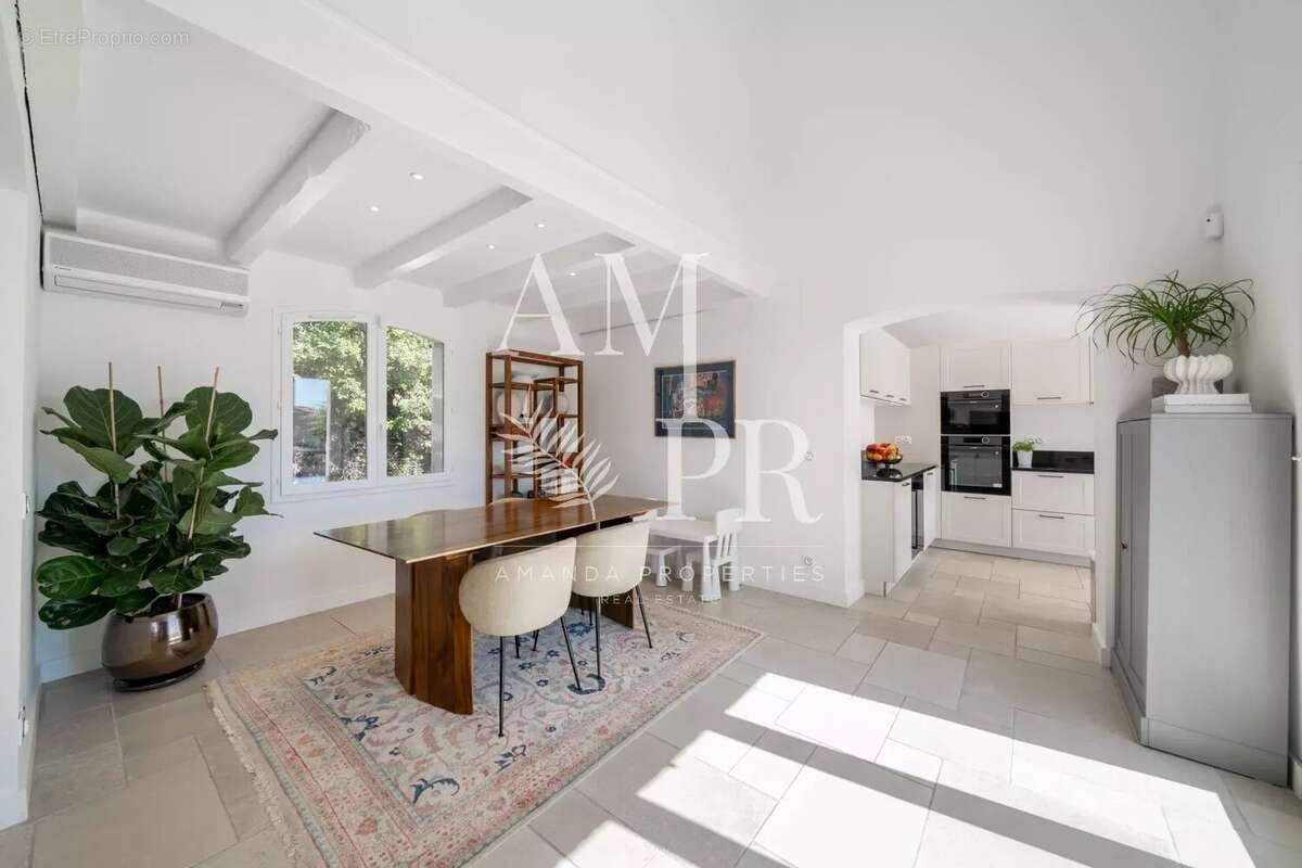 Cannes Californie – Élégance Contemporaine et Vue Mer d’Exception dans un Domaine Privé - photo 9
