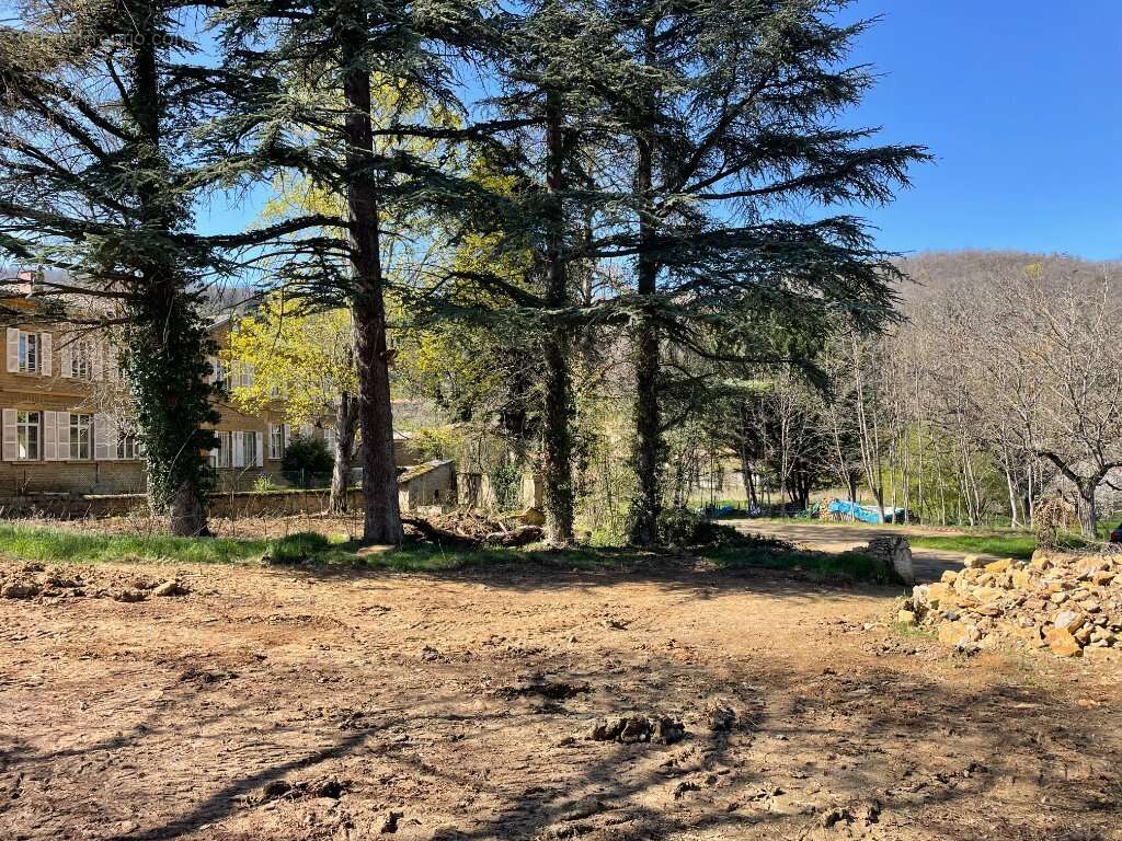 Terrain à VILLE-SUR-JARNIOUX