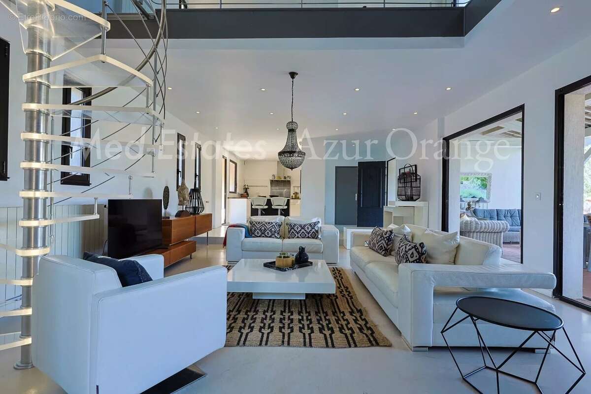 Maison à PLAN-DE-LA-TOUR