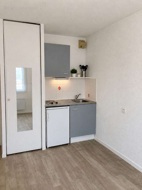 Appartement studio avec locataire en place, à vendre à Brest - Quartier Croix Rouge - Europe - photo 3