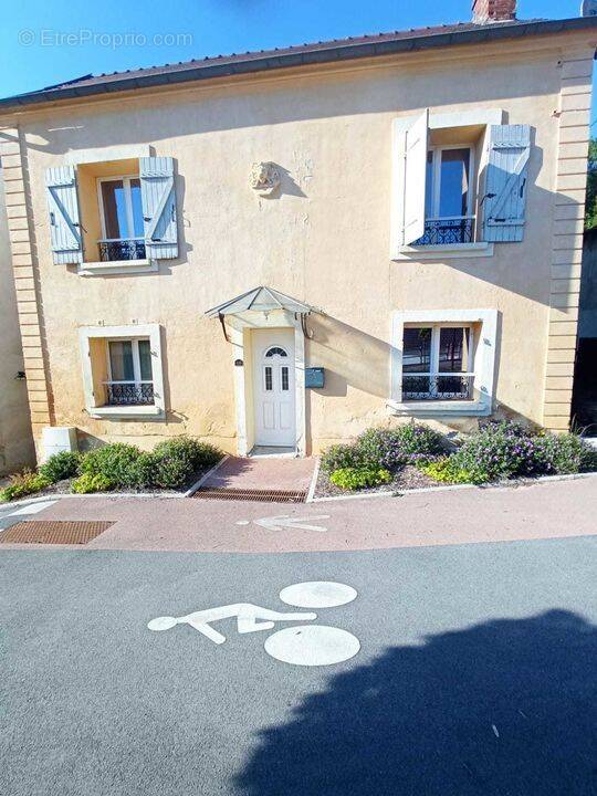 Maison à MONTREUIL-AUX-LIONS