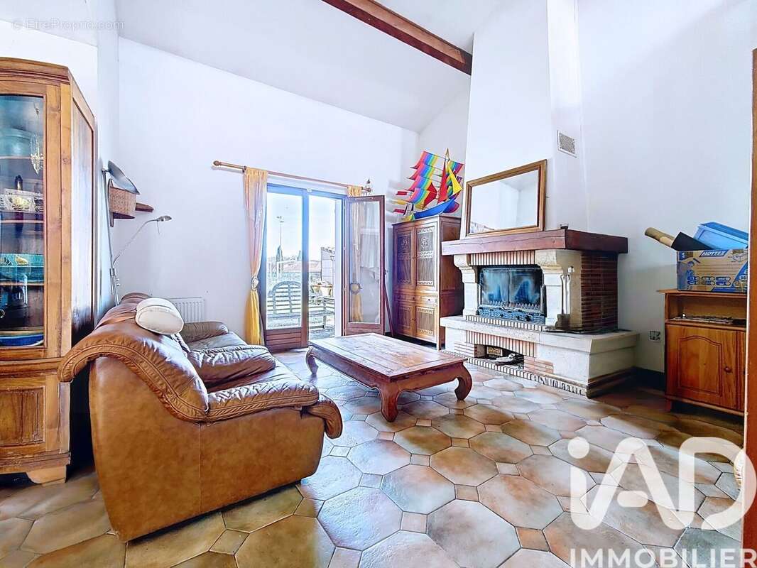Photo 5 - Maison à PINS-JUSTARET
