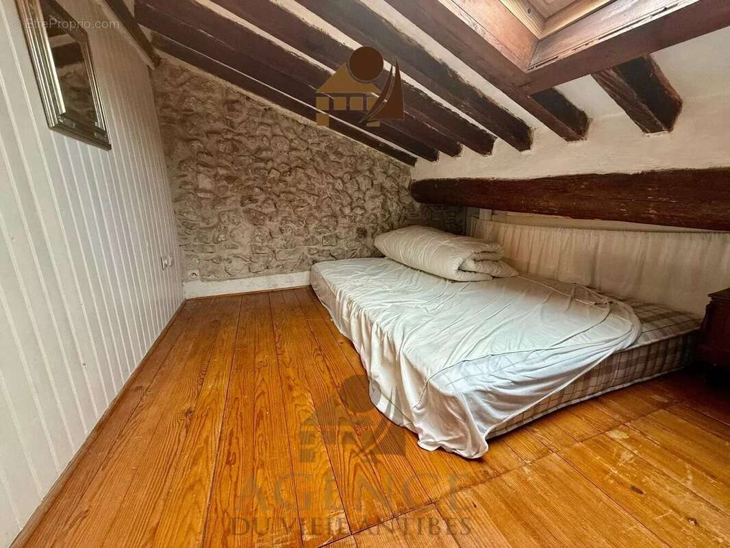 Antibes 2P 38.90m2 vieil ville dernière étage - photo 6