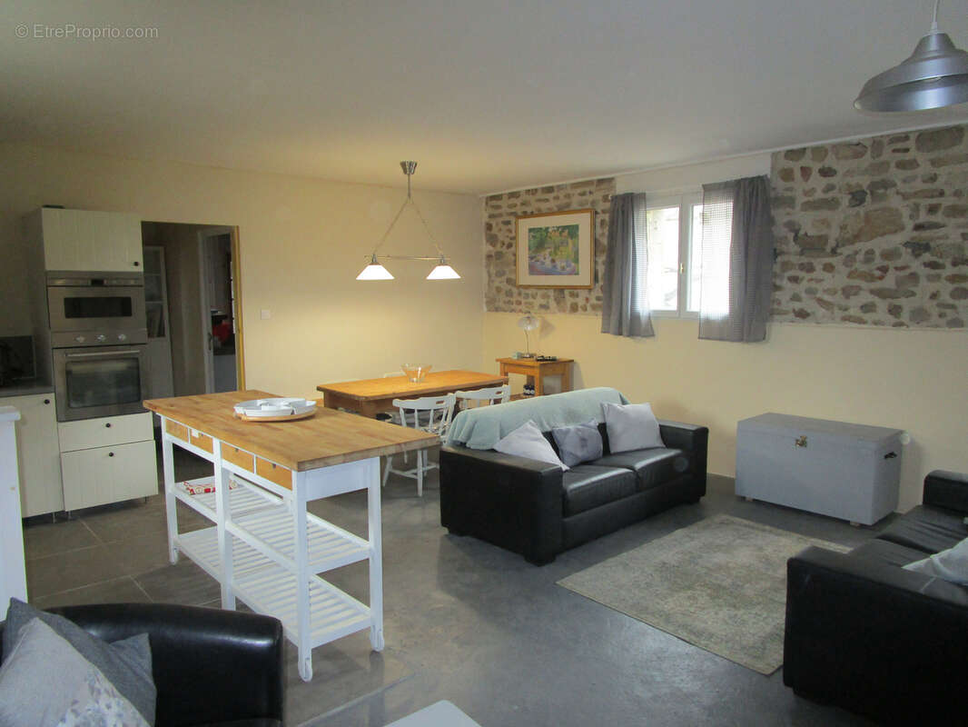 Maison d’habitation avec Gite, Atelier, Hangar, Garage, Abri Mouton et Terrain de 5,197m2. - photo 21