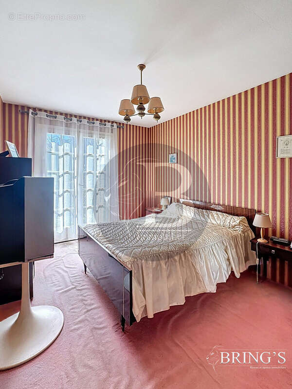 Chambre 1 RDC - Maison à CHATEAUBRIANT