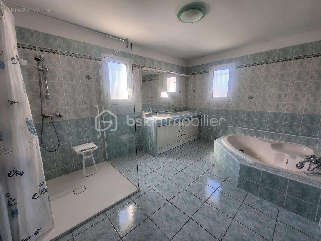 Maison à MONTELIMAR