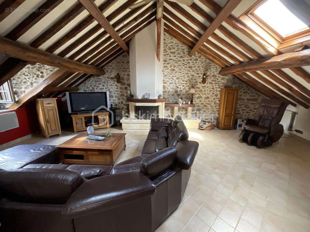  Ensemble immobilier polyvalent à Bouray-sur-Juine - photo 4