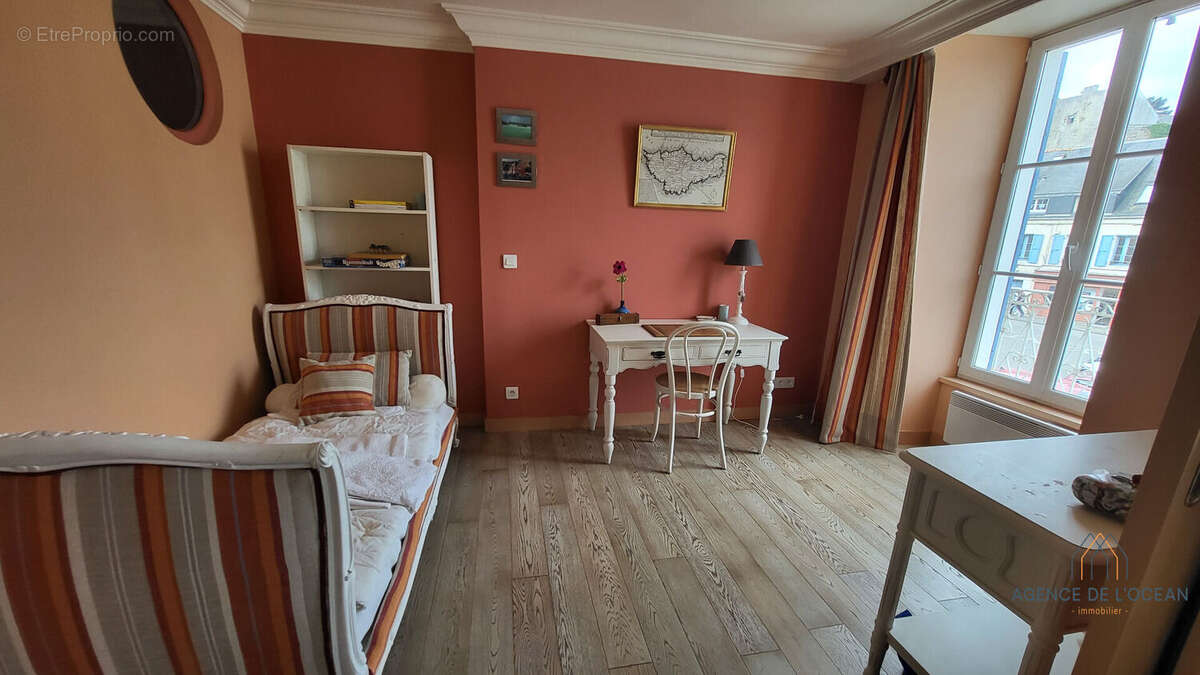Appartement traversant à vendre à Le Palais - Lumière, vue et standing au coeur de Belle-Île-en-Mer - photo 9