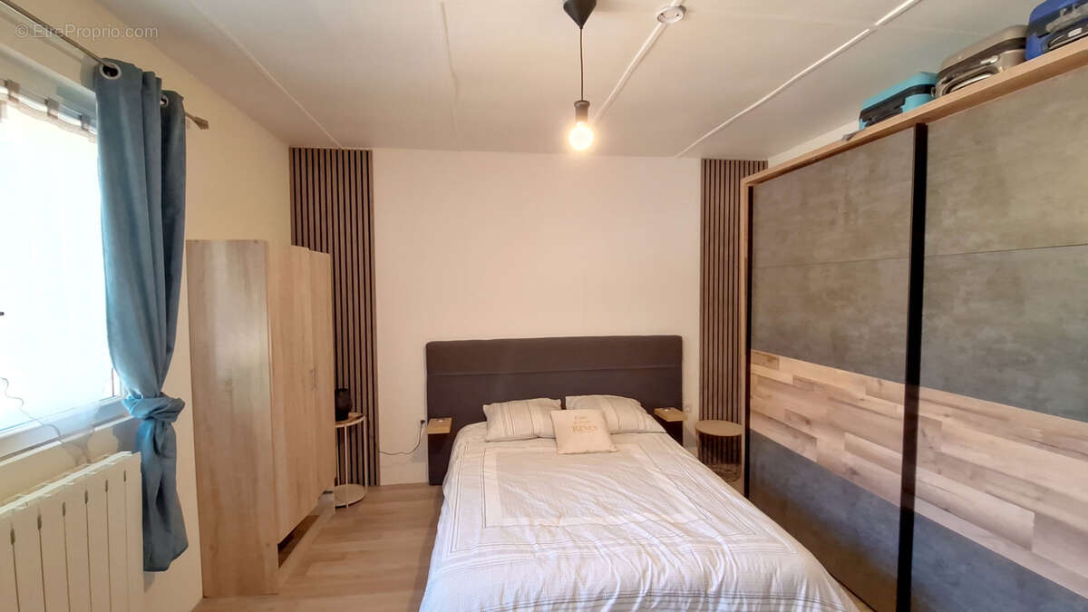 Maison en pierre rénovée avec dépendances et fort potentiel - photo 14