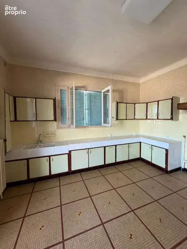 Magnac sur Touvre. Maison 125 m² sur sous-sol avec terrain de 2204 m² - photo 2