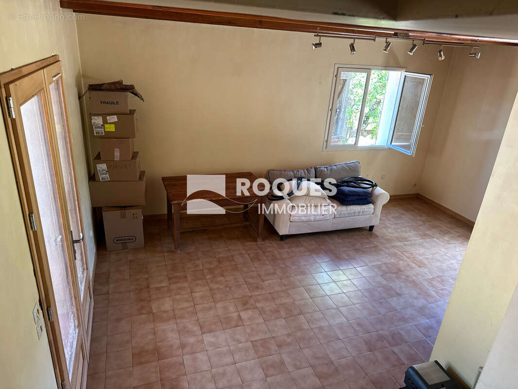 Soubès, villa indépendante F4 d'une surface habitables de 108 m2 habitables sur 4500 m2 de terrain, bon état g - photo 9
