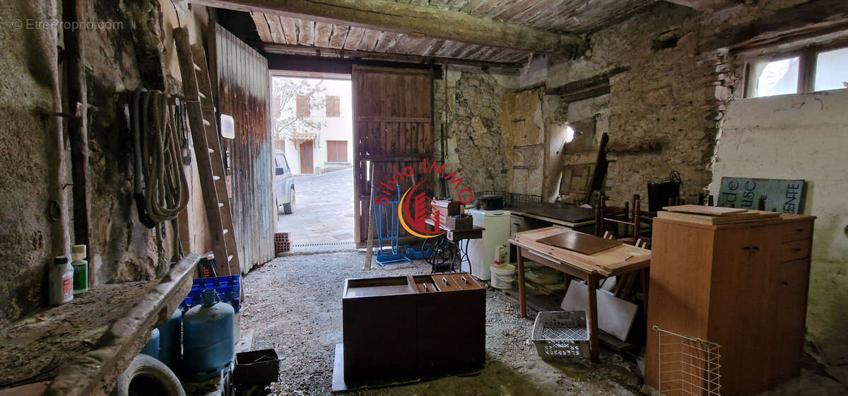 Parking à DUILHAC-SOUS-PEYREPERTUSE