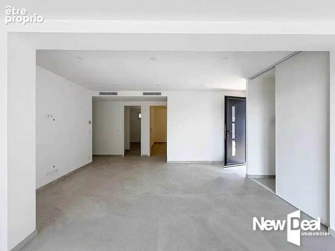MONTAUROUX _ Appartement rénové de 112 m²,  3 chambres et terrain d'environ 800 m² - photo 4