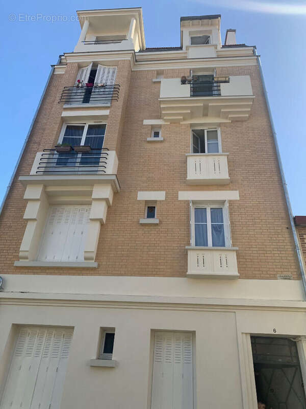 Appartement à LA GARENNE-COLOMBES