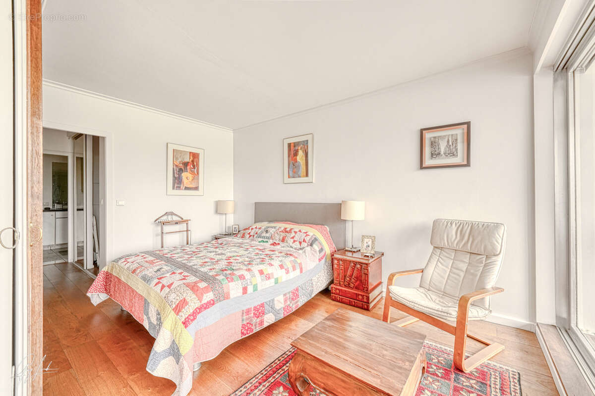 Appartement à COURBEVOIE