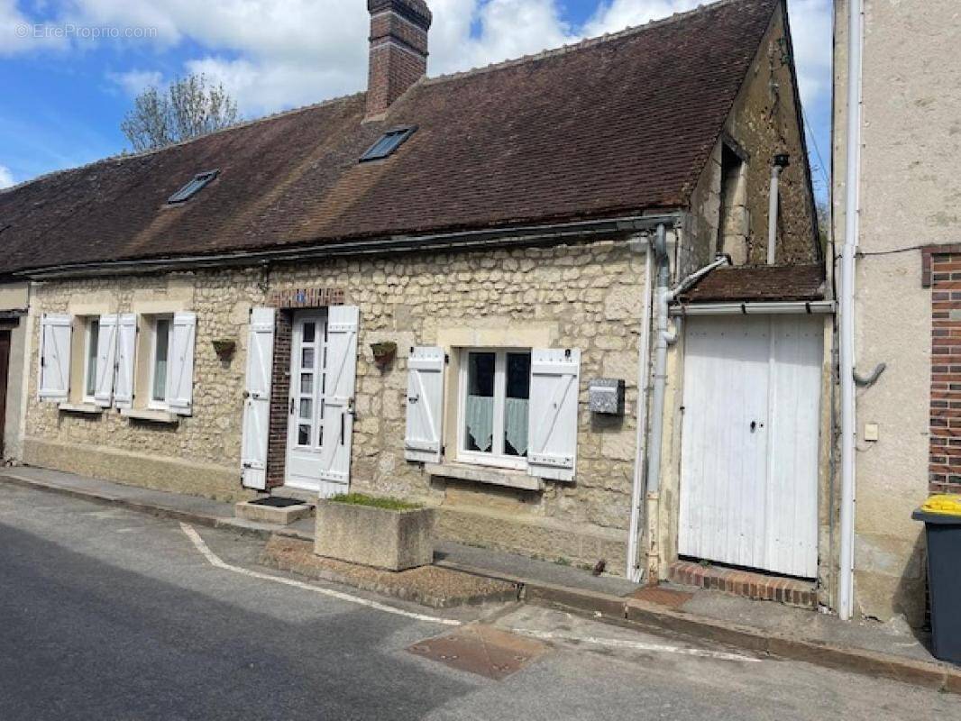 Maison à TRIZAY-COUTRETOT-SAINT-SERGE