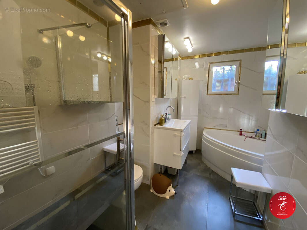 Maison à PLAN-DE-LA-TOUR