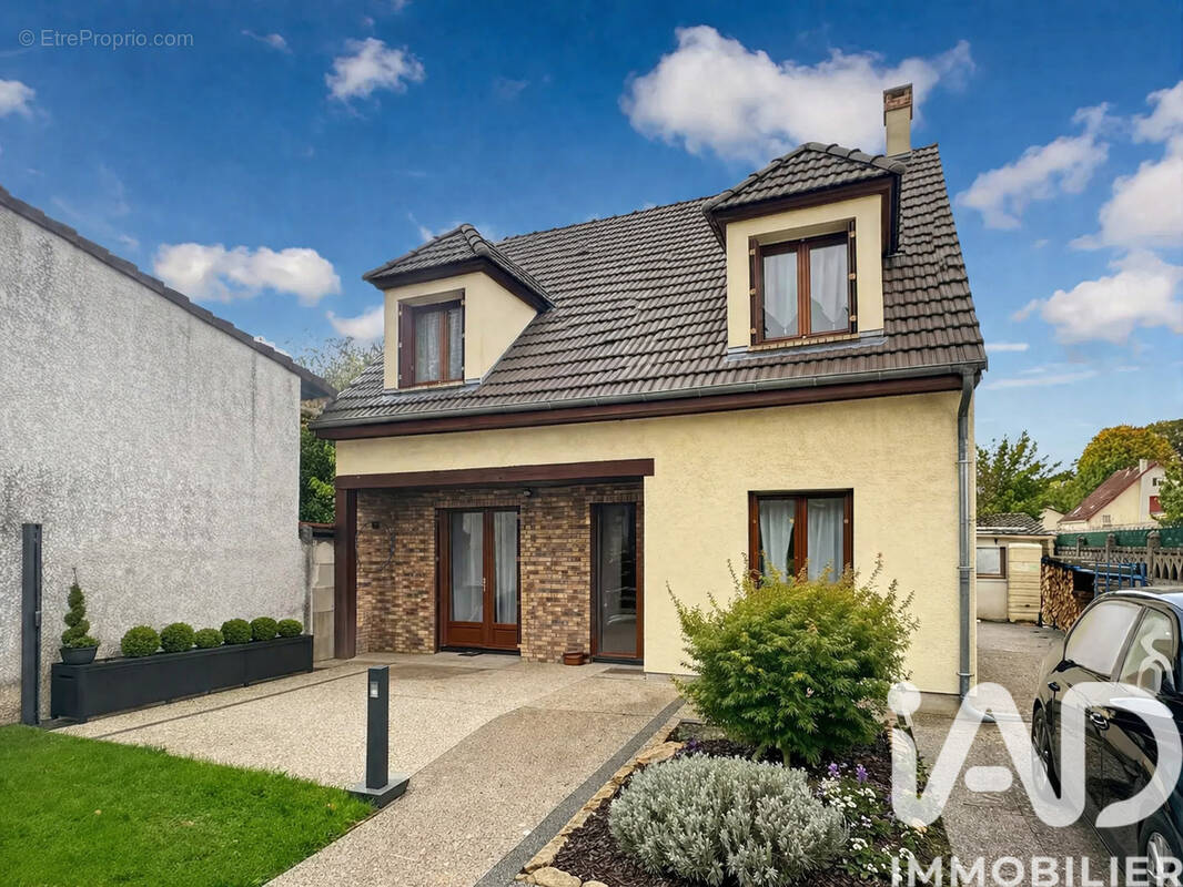 Photo 1 - Maison à SAINTE-GENEVIEVE-DES-BOIS