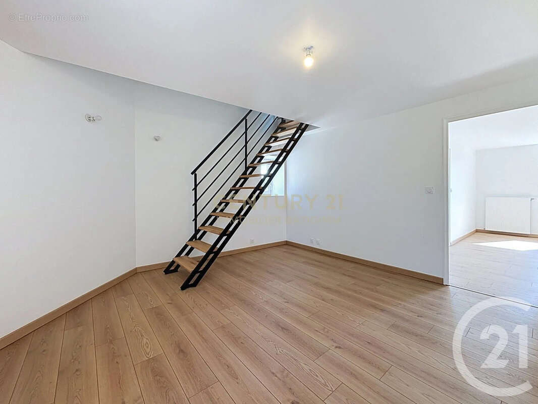 Maison 111 m² à Bourgoin-Jallieu  - photo 7
