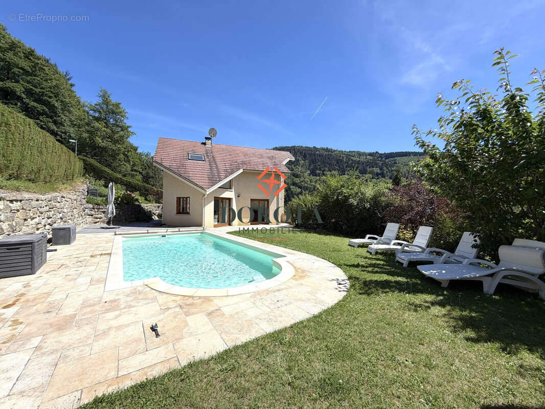 Maison à LA COMBE-DE-LANCEY