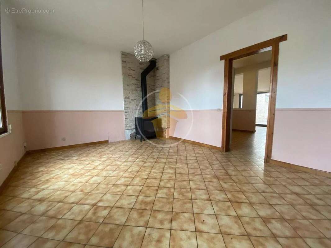 Maison à FRIERES-FAILLOUEL