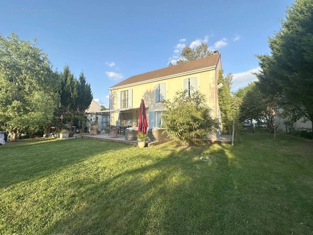 Maison à LES ESSARTS-LE-ROI