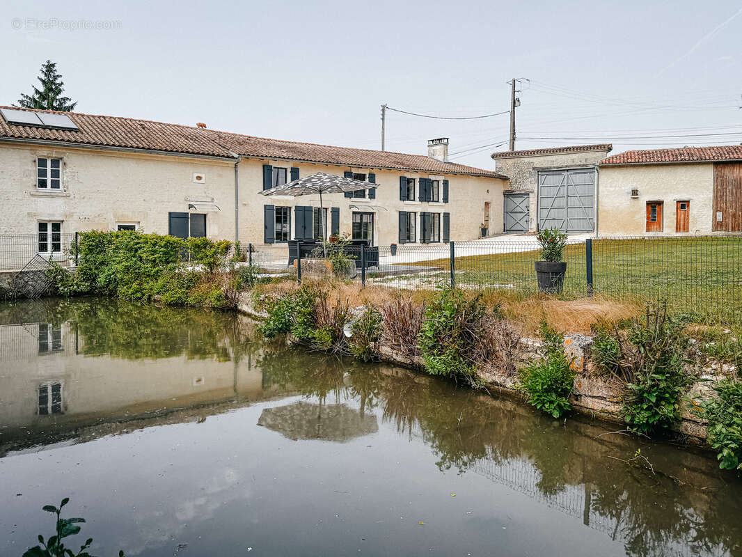 Maison à CHALLIGNAC