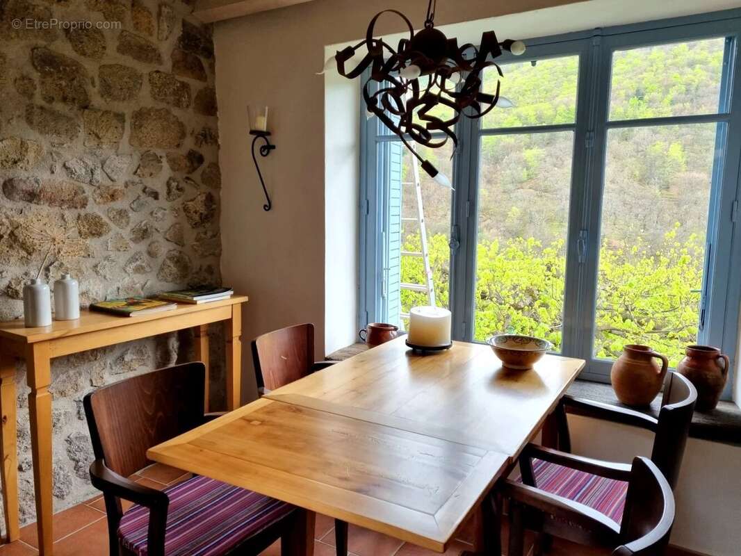 Appartement à PRIVAS