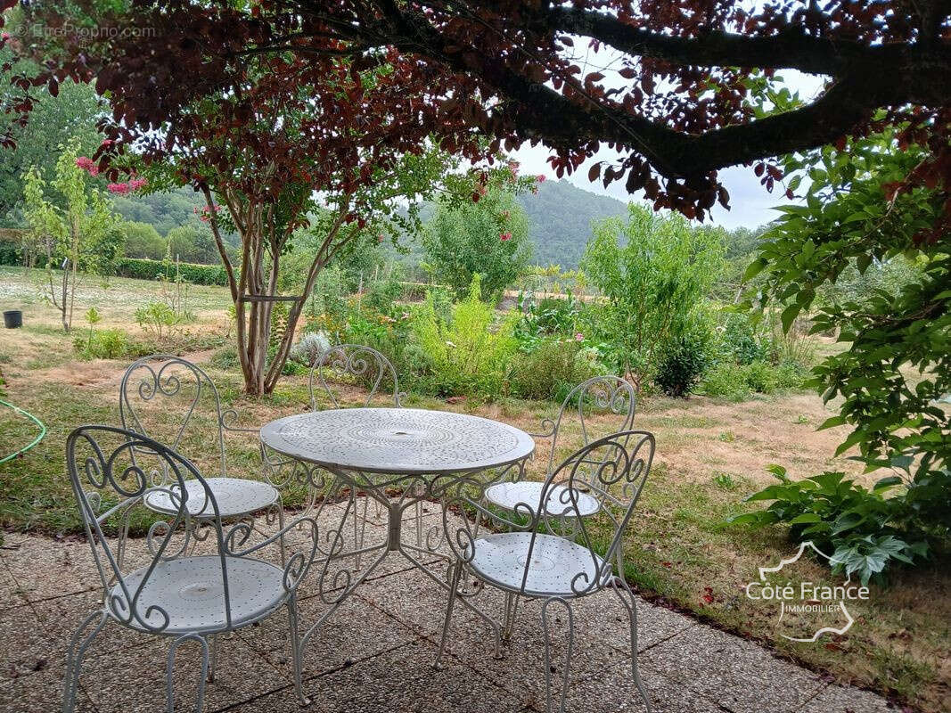 Maison à SAINT-ETIENNE-DE-MAURS