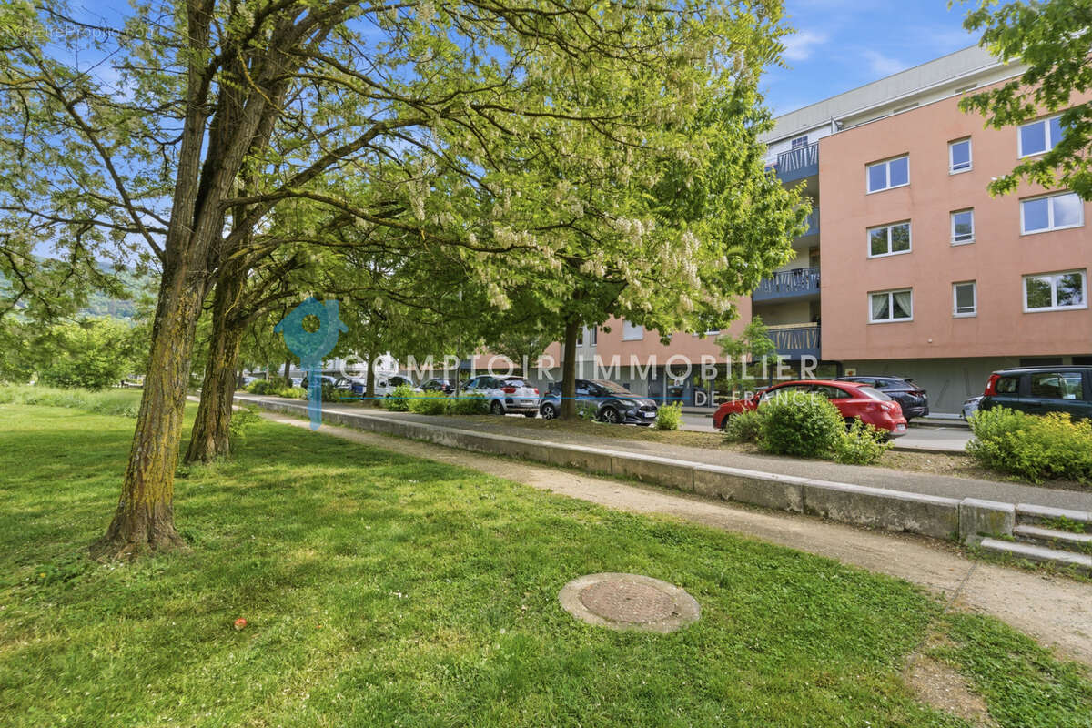 Appartement à SAINT-MARTIN-D'HERES