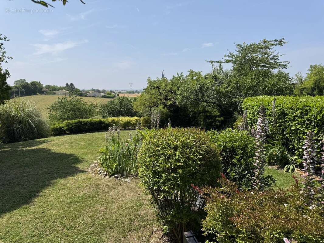 Appartement à BERTRIC-BUREE