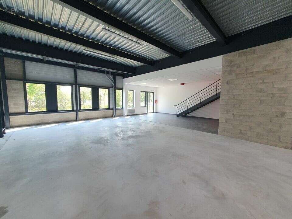 649 m² à Bailly-Romainvilliers  - photo 3