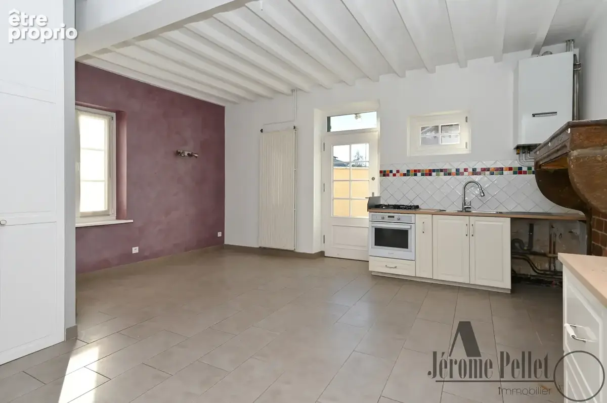 Maison ancienne avec cachet et beaux volumes - Centre de Ternay - photo 3