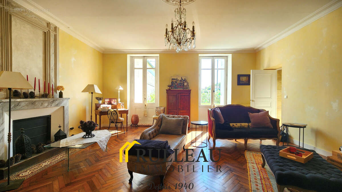 Propriété de caractère du XIXe siècle avec vue sur l’estuaire, 1,2 hectare, dépendances et piscine - photo 9