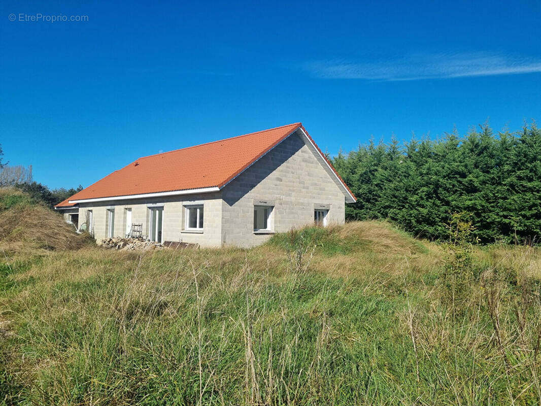Maison à FRONTENAUD