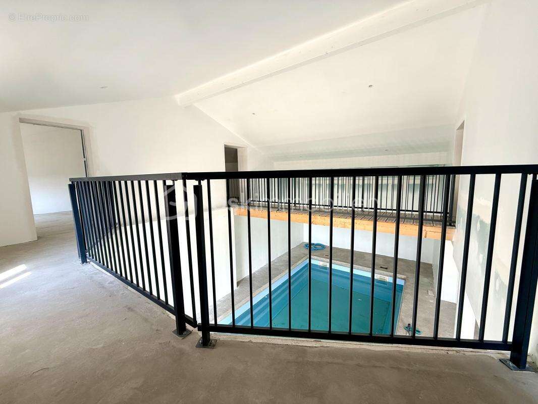 RARE – Propriété 363 m² – 10 chambres – Piscine intérieure – Idéal gîte - photo 11