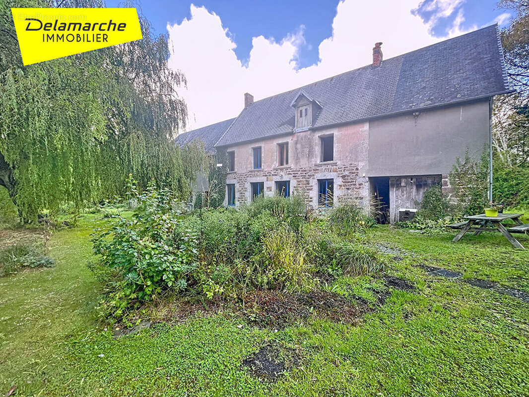 Maison à CERENCES